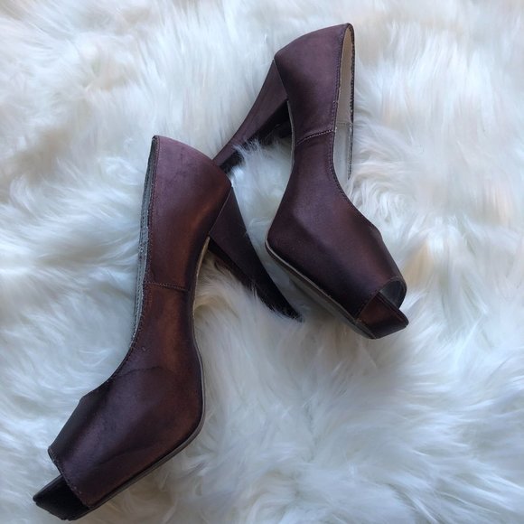 Michaelangelo "Paloma" Dyeable Heels - Picture 2 of 12